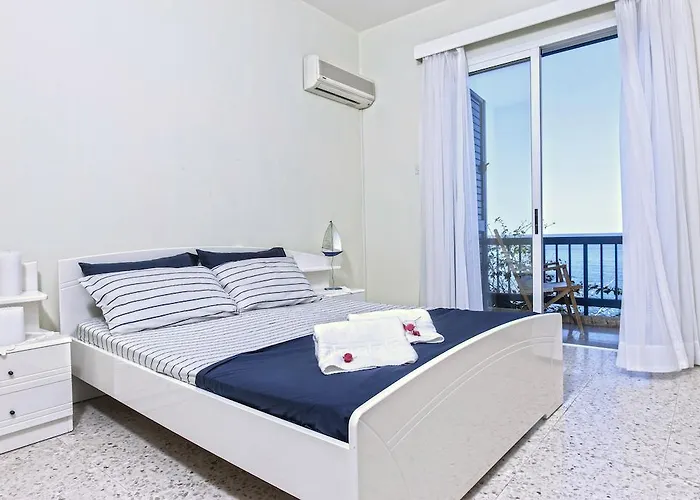 Апартаменты Mourayio Помос